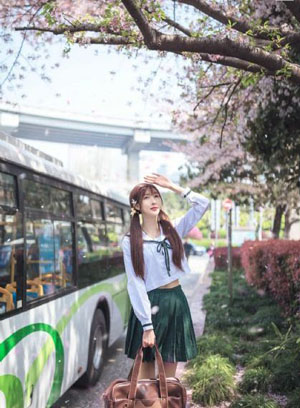 女人把衣服脱了个精光给男人亲_BD韩语免费播放
